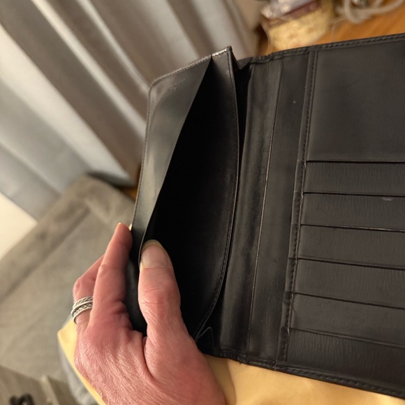 Louis Vuitton Textured Black Wallet - Picture 6 of 13